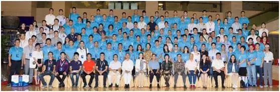 59e99e40af073.jpg 品牌盛會參會人員合影留念.webp.jpg